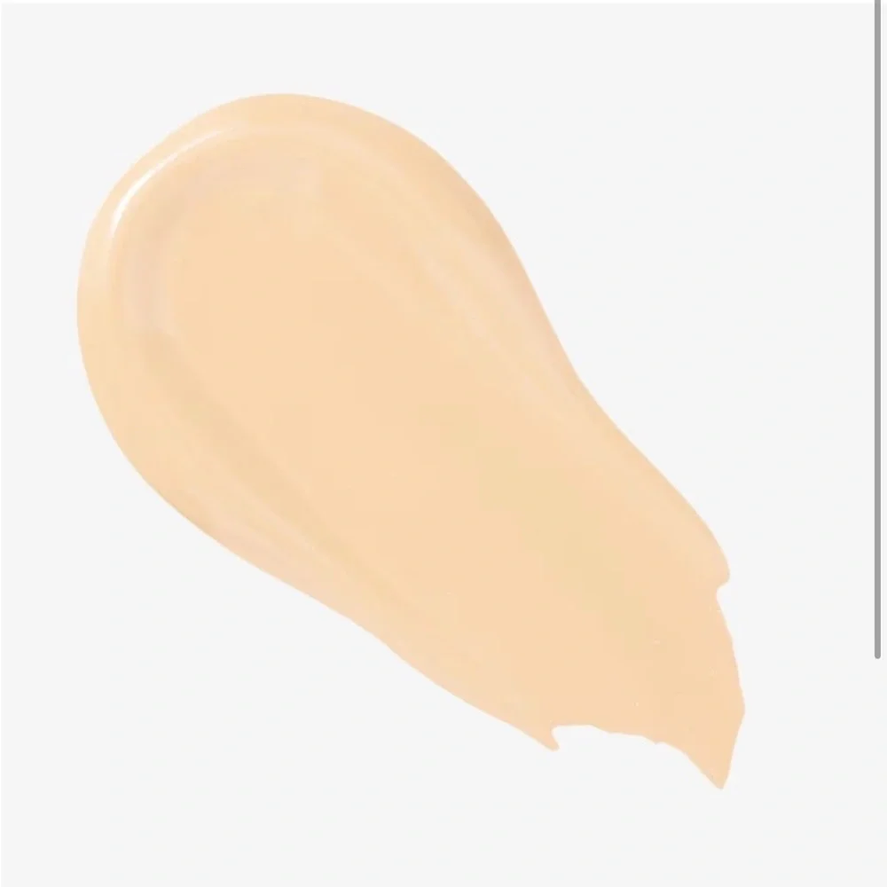 C6 - Revolution Beauty Conceal & Define Full Coverage Concealer